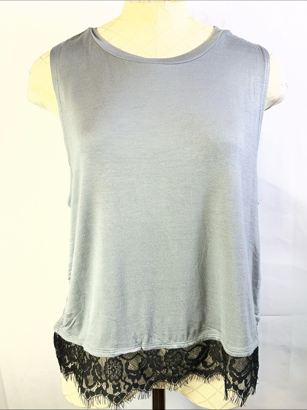 West Coast Love Sleeveless Gray Tank Top With Black Lace Hemline Size Large